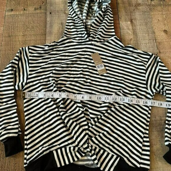 Buckle women's size large white and black striped hoodie with cinch front detail - Picture 3 of 7